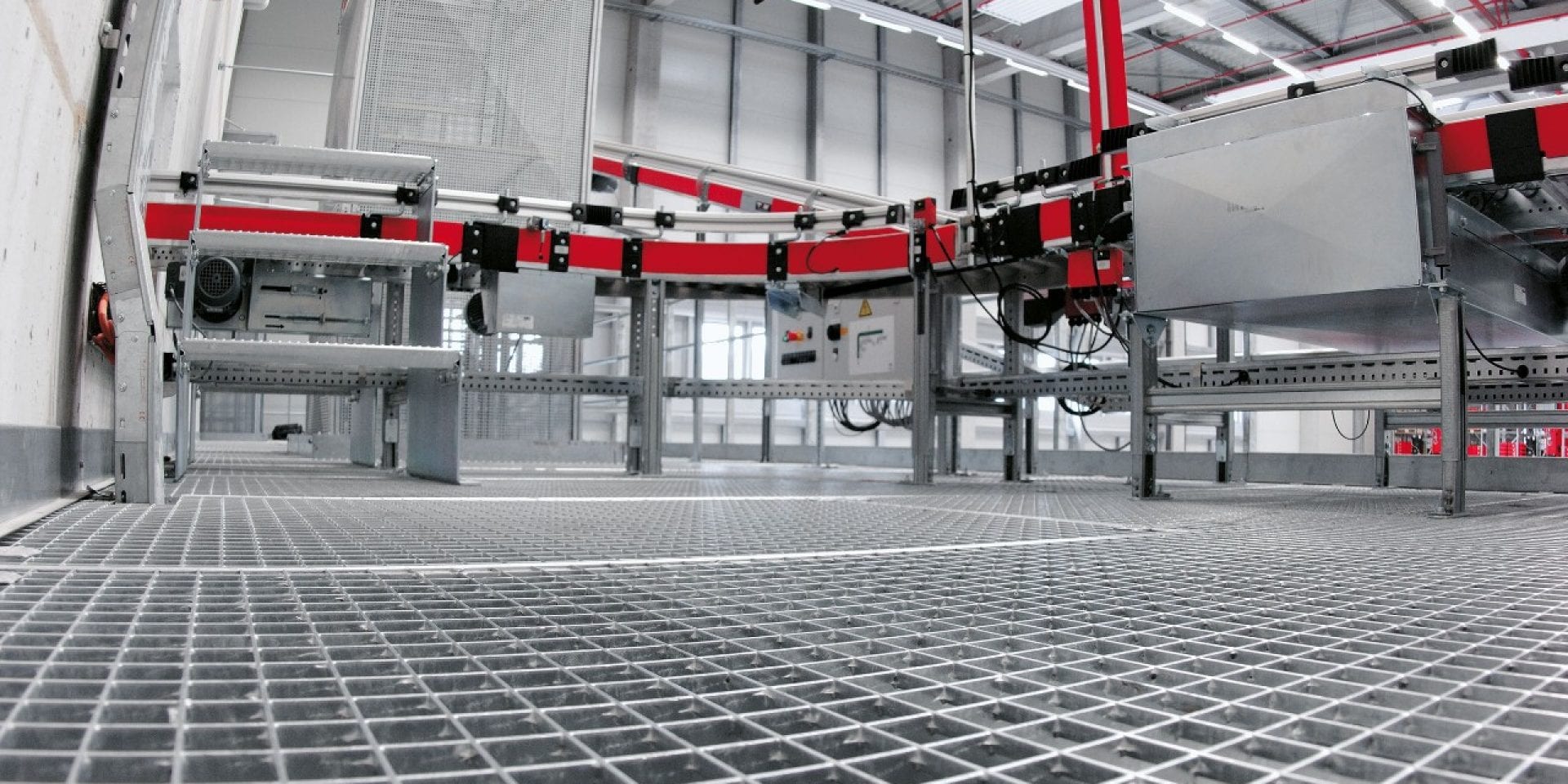 Fixe os pisos em gradil ou em chapa gota com as soluções de fixação direta Hilti e coloque redes metálicas em tempo recorde com maior segurança.