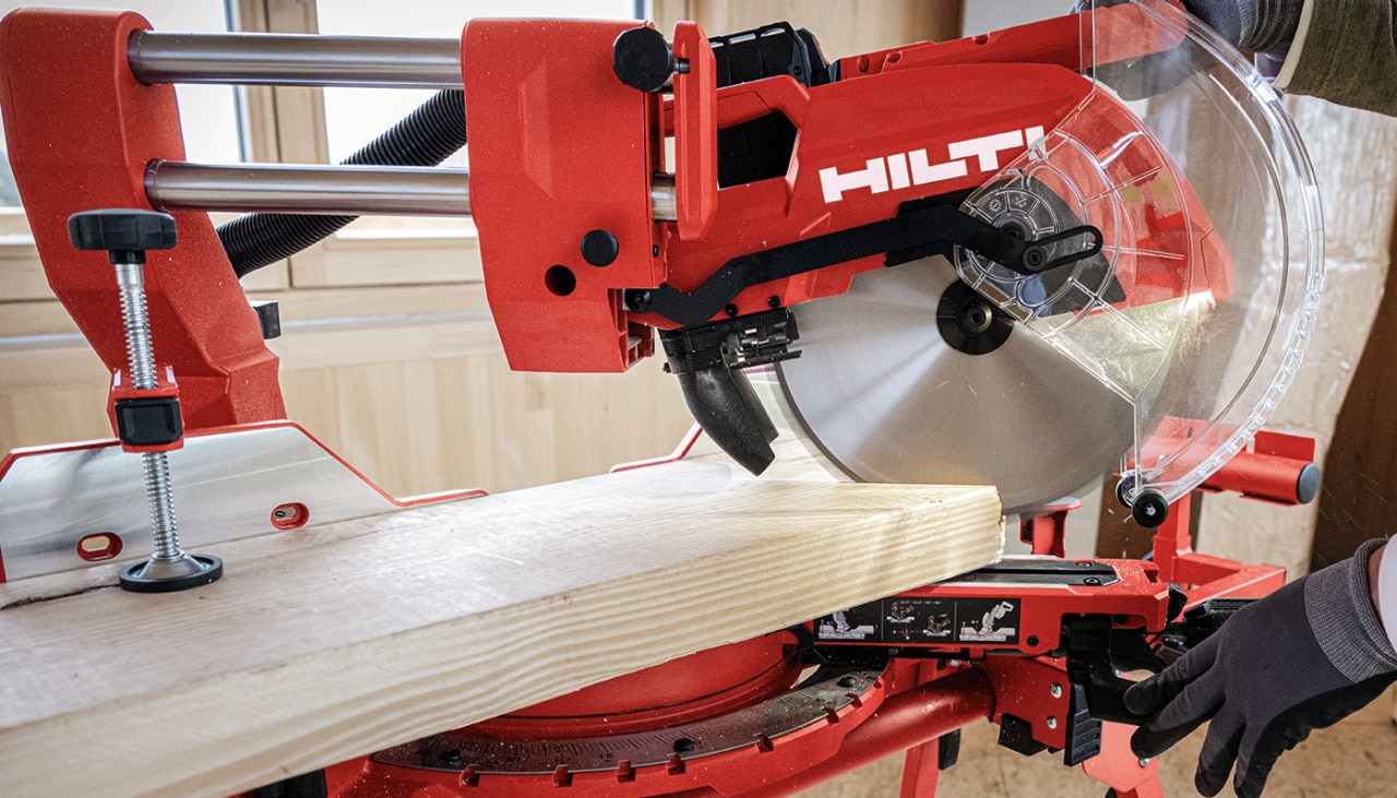 SM 60 22 en utilisation sur un chantier sur une application bois