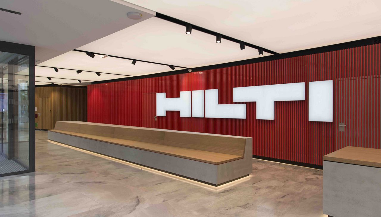 Entrada principal da sede da Hilti França em Boulogne-Billancourt