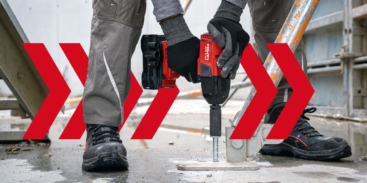 Fixation de platine au sol à l'aide d'une boulonneuse Nuron Hilti 