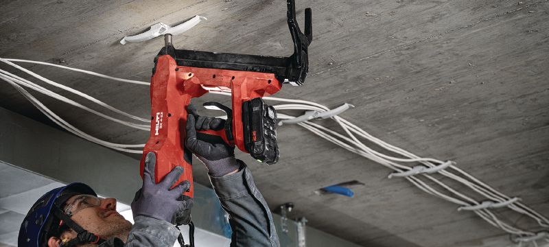 Abraçadeira para cabos X-EKB MX (02) Grampo para cabos de plástico otimizado para pregos em fita e compatível com uma grande variedade de métodos de fixação e materiais base Aplicações 1