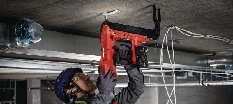 Abraçadeira para cabos X-EKB MX (02) Grampo para cabos de plástico otimizado para pregos em fita e compatível com uma grande variedade de métodos de fixação e materiais base Aplicações 1
