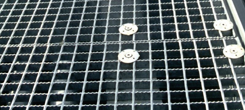 Cavilhas roscadas X-ST-GR M8 Cavilha roscada para gradeamentos e fixações multifunções em aço em ambientes ligeiramente corrosivos Aplicações 1