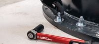 Varão roscado HAS-D Varão roscado dinâmico de elevado desempenho para atravessamentos e pré-fixações com ancoragens químicas de injeção híbridas (aço carbono) Aplicações 2