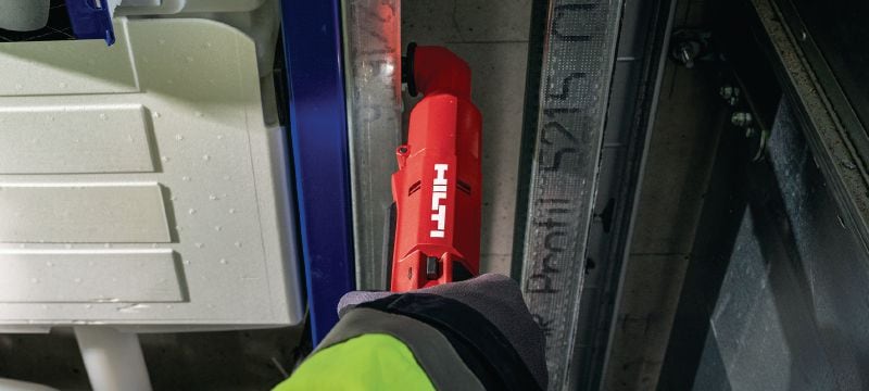 SID 4R-22 Aparafusadora de impacto de ângulo recto Aparafusadora de impacto compacta em ângulo recto a bateria para alcançar aplicações de acesso difícil Aplicações 1