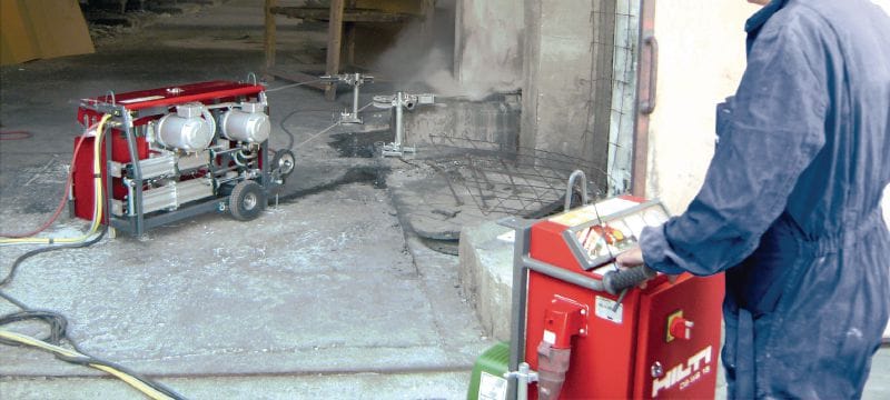 Cabo diamantado sinterizado SPX-M (betão bastante abrasivo) Cabo diamantado ultimate para grande rapidez e vida útil prolongada no refratário (serra de corte por cabo de 15 kW) Aplicações 1