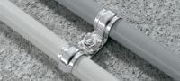 Grampo metálico duplo para tubos X-DFB MX Grampo duplo metálico para cabos/condutas, para utilizar com pregos em pente Aplicações 1